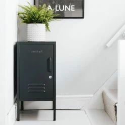 Mustard Made The Shorty To The Left More Colours