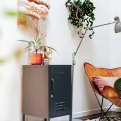 Mustard Made The Shorty To The Left More Colours