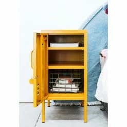 Mustard Made The Shorty In Mustard To The Left